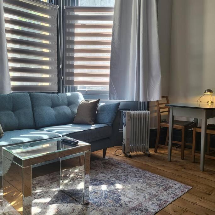 21 Mini Loft Apartment - Great Location - Comfy King Size Bed Brighton Bagian luar foto