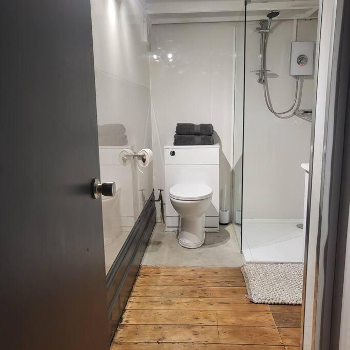 21 Mini Loft Apartment - Great Location - Comfy King Size Bed Brighton Bagian luar foto