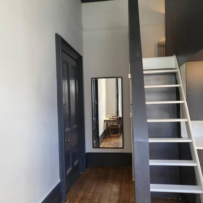 21 Mini Loft Apartment - Great Location - Comfy King Size Bed Brighton Bagian luar foto