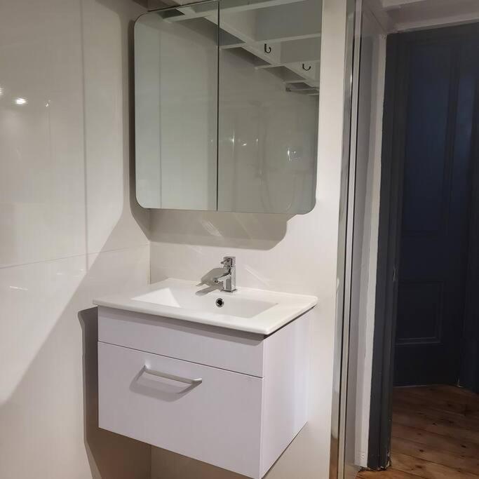21 Mini Loft Apartment - Great Location - Comfy King Size Bed Brighton Bagian luar foto