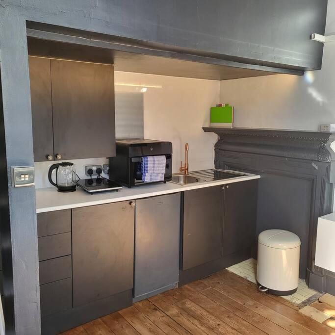 21 Mini Loft Apartment - Great Location - Comfy King Size Bed Brighton Bagian luar foto